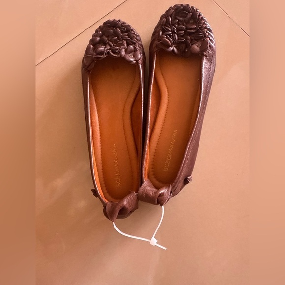 BCBG Max Azria flower flats shoes size 5.5 brown  new without tag - Picture 4 of 16